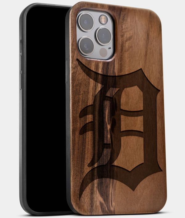 Best Wood Detroit Tigers iPhone 13 Pro Case | Custom Detroit Tigers Gift | Walnut Wood Cover - Engraved In Nature